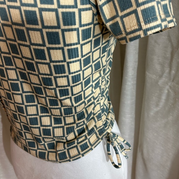 Pie in the Sky retro looking crop top with side cords to adjust length - Picture 3 of 6